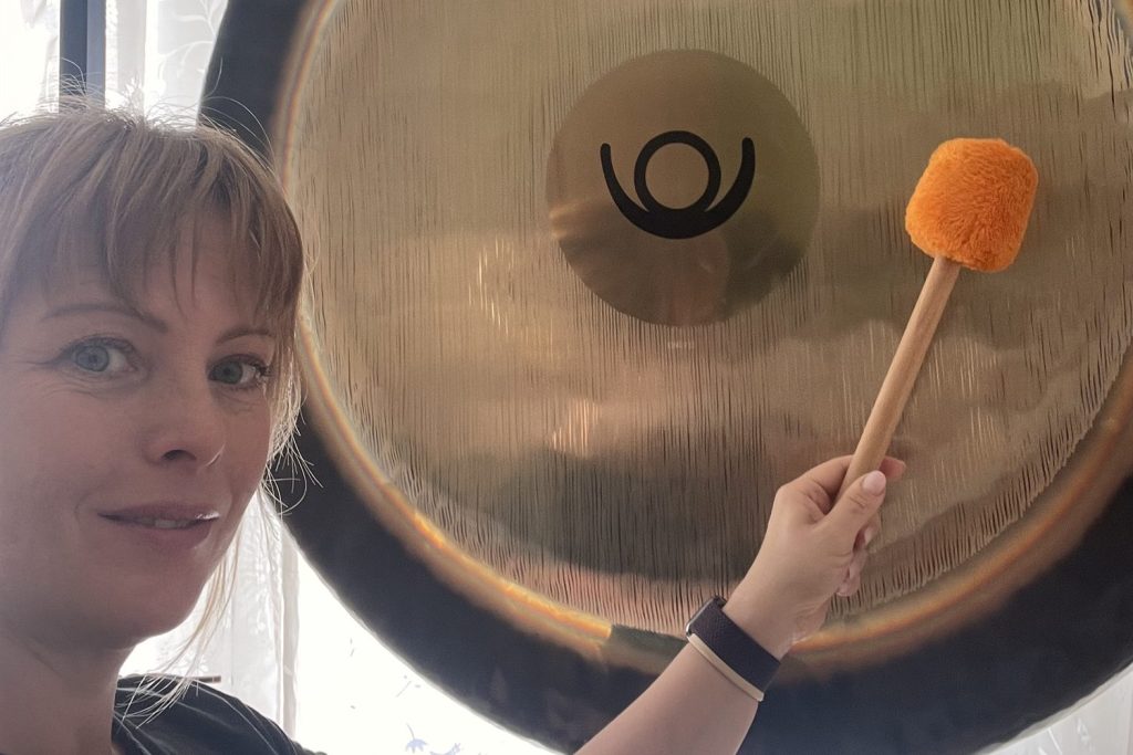 Martina Vucic-Perko mit einem Planetengong